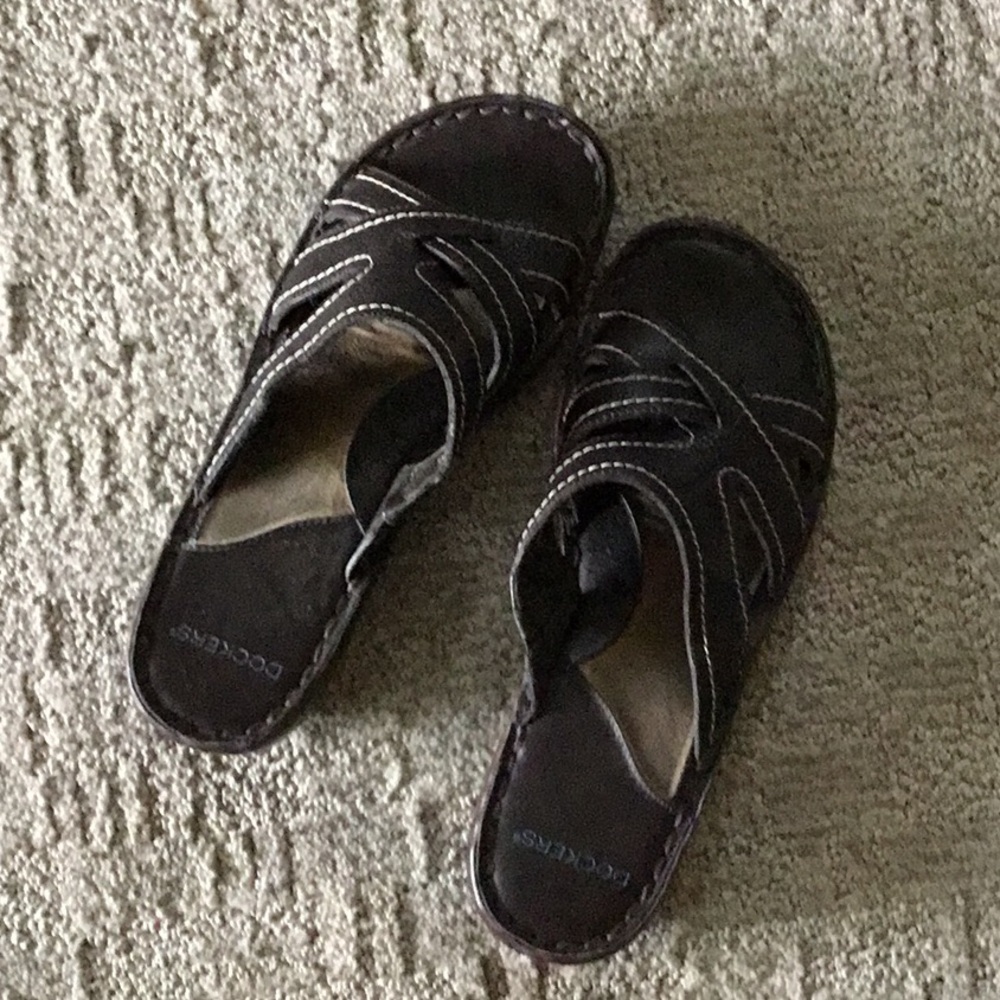 Dockers size 7.5 brown sandals